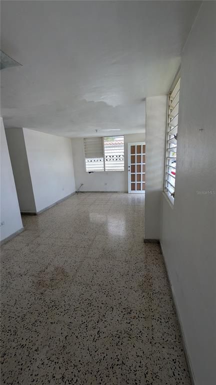 Image 10 of property listing at Urb. Santa Elena CALLE 9 E-5, Bayamon, PR 00957