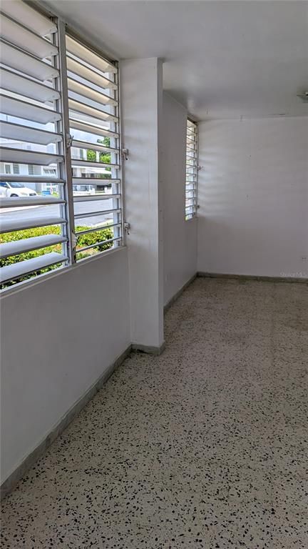 Image 12 of property listing at Urb. Santa Elena CALLE 9 E-5, Bayamon, PR 00957