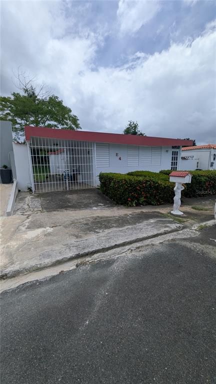 Image 2 of property listing at Urb. Santa Elena CALLE 9 E-5, Bayamon, PR 00957