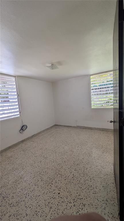 Image 22 of property listing at Urb. Santa Elena CALLE 9 E-5, Bayamon, PR 00957