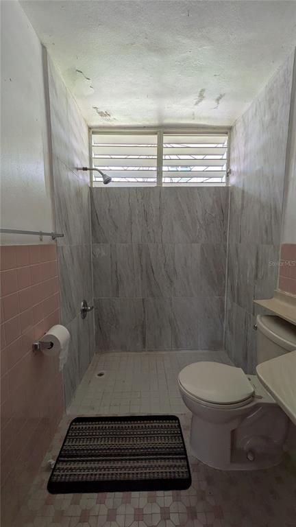 Image 23 of property listing at Urb. Santa Elena CALLE 9 E-5, Bayamon, PR 00957