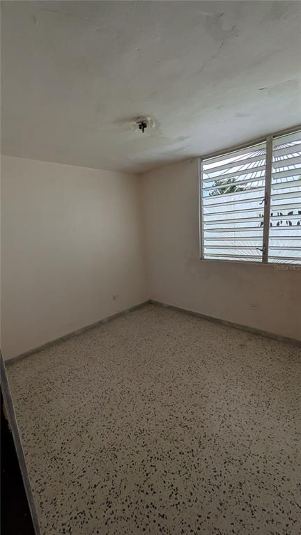 Image 33 of property listing at Urb. Santa Elena CALLE 9 E-5, Bayamon, PR 00957