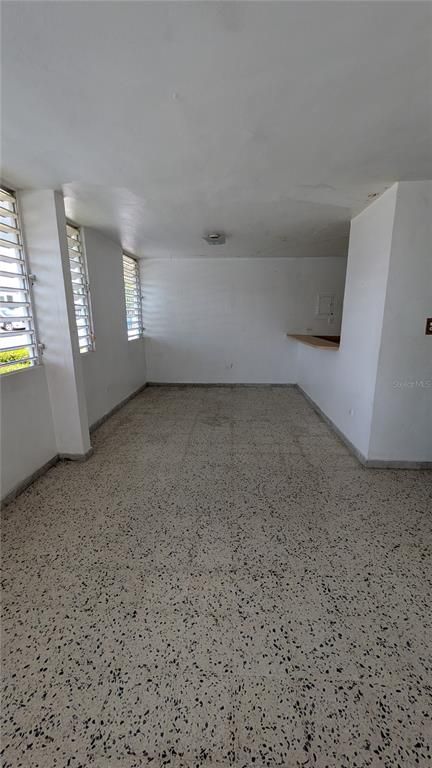 Image 5 of property listing at Urb. Santa Elena CALLE 9 E-5, Bayamon, PR 00957