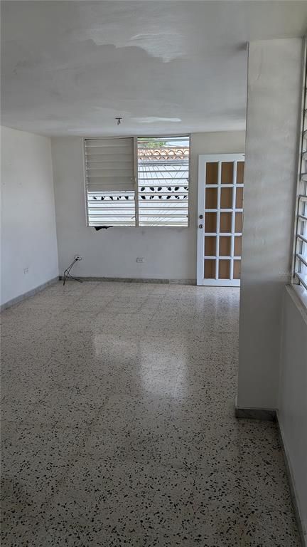 Image 7 of property listing at Urb. Santa Elena CALLE 9 E-5, Bayamon, PR 00957