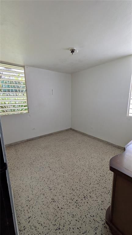 Image 8 of property listing at Urb. Santa Elena CALLE 9 E-5, Bayamon, PR 00957
