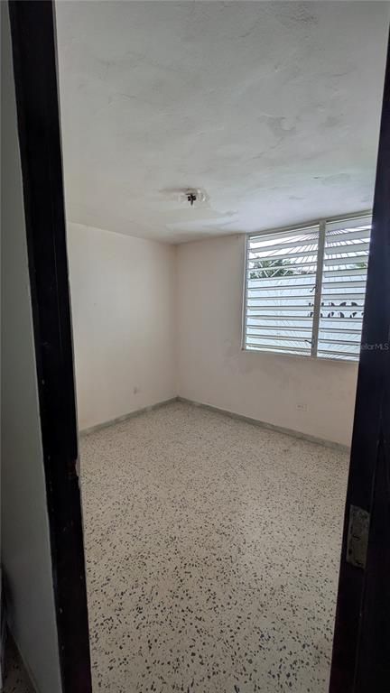 Image 9 of property listing at Urb. Santa Elena CALLE 9 E-5, Bayamon, PR 00957