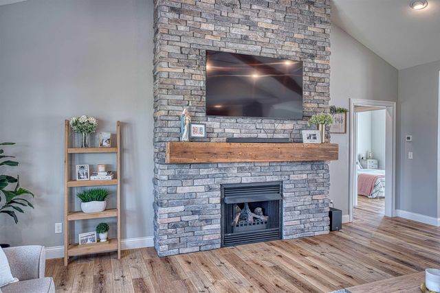 2086 Chadwick Drive, Newburgh, IN 47630