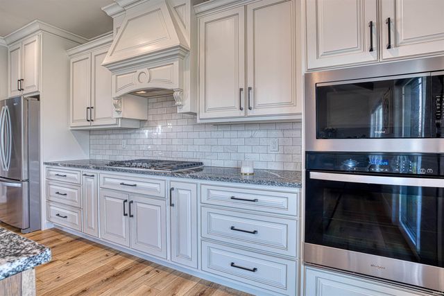 2086 Chadwick Drive, Newburgh, IN 47630