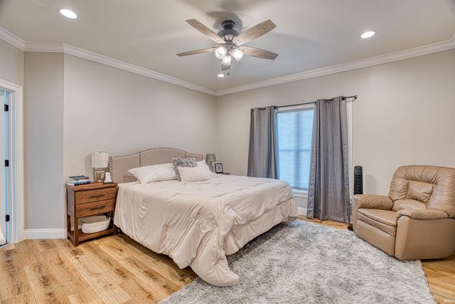 2086 Chadwick Drive, Newburgh, IN 47630