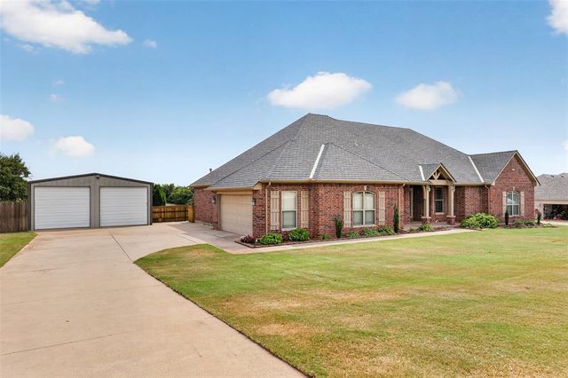 1765 Twin Spires Trail, Guthrie, OK 73044