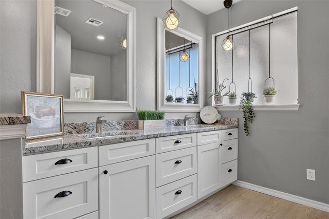 1765 Twin Spires Trail, Guthrie, OK 73044