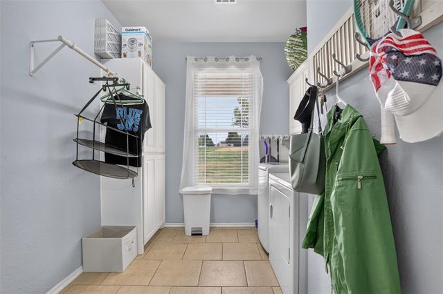 1765 Twin Spires Trail, Guthrie, OK 73044