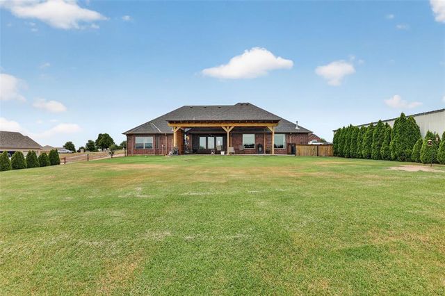1765 Twin Spires Trail, Guthrie, OK 73044