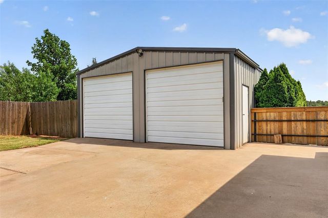 1765 Twin Spires Trail, Guthrie, OK 73044