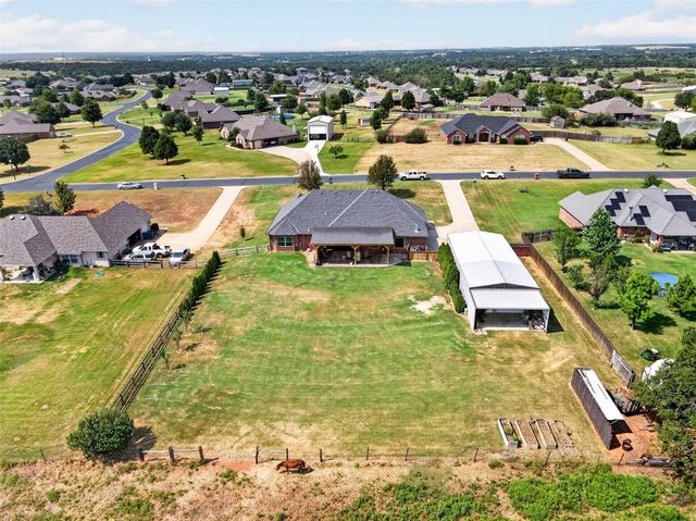 1765 Twin Spires Trail, Guthrie, OK 73044