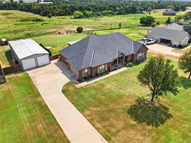 1765 Twin Spires Trail, Guthrie, OK 73044