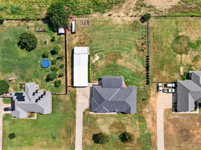 1765 Twin Spires Trail, Guthrie, OK 73044