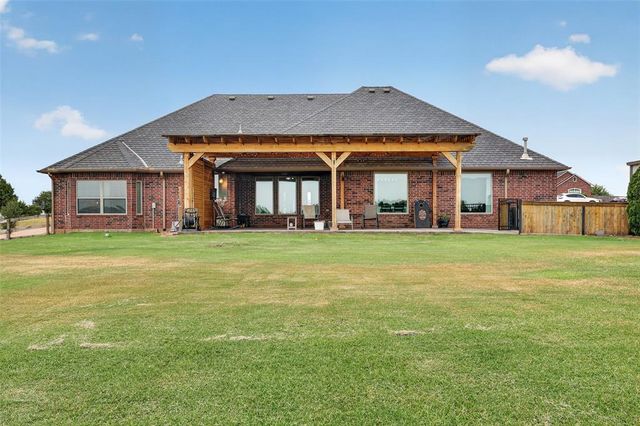 1765 Twin Spires Trail, Guthrie, OK 73044