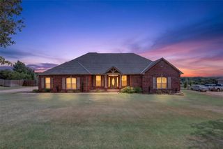 1765 Twin Spires Trail, Guthrie, OK 73044