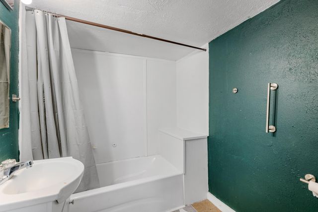 1421 S Main St, Wichita, KS 67213