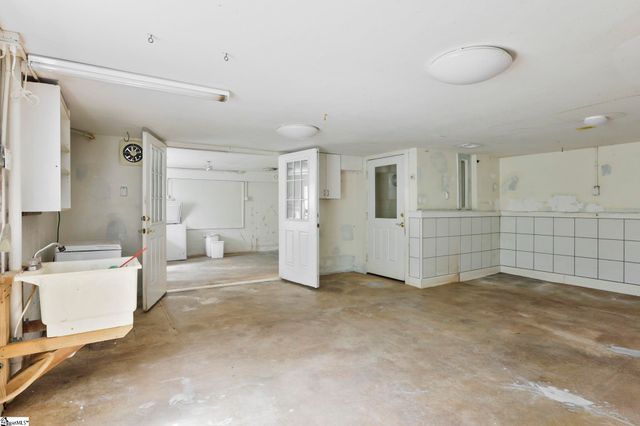 250 Thompson Road, Taylors, SC 29687