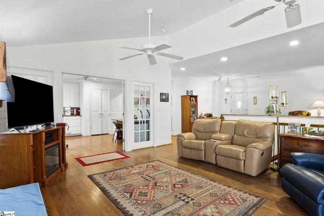 250 Thompson Road, Taylors, SC 29687