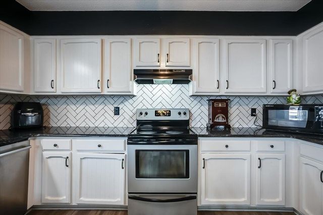 2844 S Chase Ave, Wichita, KS 67217