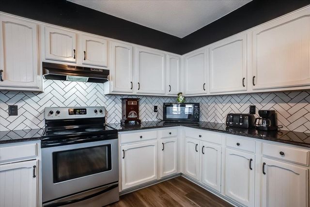 2844 S Chase Ave, Wichita, KS 67217