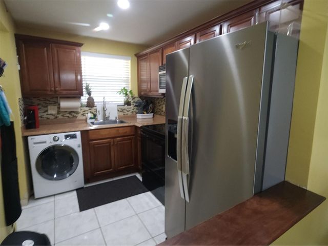 2750 Sunrise Lakes Dr 112, Sunrise, FL 33322