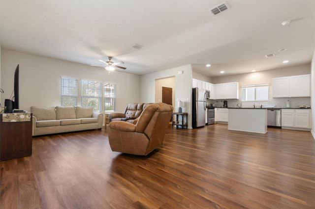 203 Mossycup DR, San Marcos, TX 78666