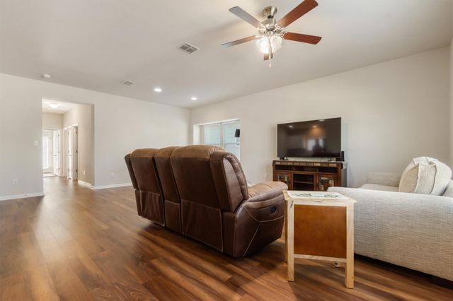 203 Mossycup DR, San Marcos, TX 78666