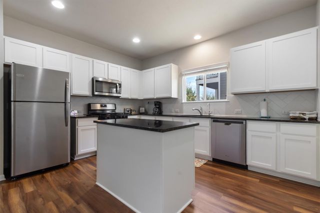 203 Mossycup DR, San Marcos, TX 78666