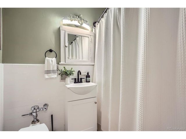 963 N Logan St 11, Denver, CO 80203