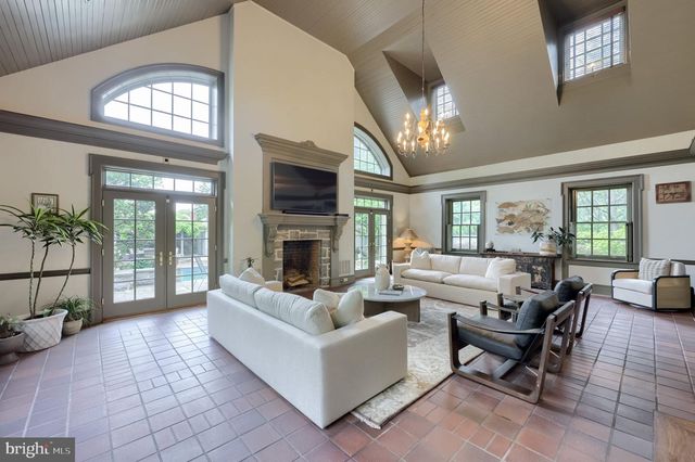 1933 LITITZ PIKE, Lancaster, PA 17601