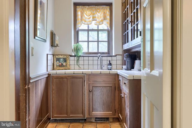 1933 LITITZ PIKE, Lancaster, PA 17601