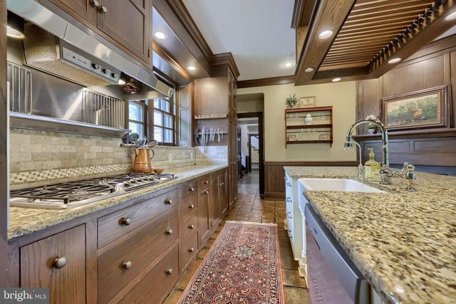 1933 LITITZ PIKE, Lancaster, PA 17601