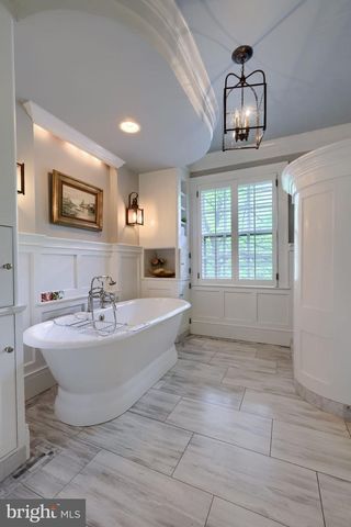 1933 LITITZ PIKE, Lancaster, PA 17601