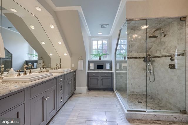 1933 LITITZ PIKE, Lancaster, PA 17601