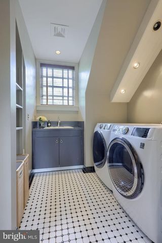 1933 LITITZ PIKE, Lancaster, PA 17601