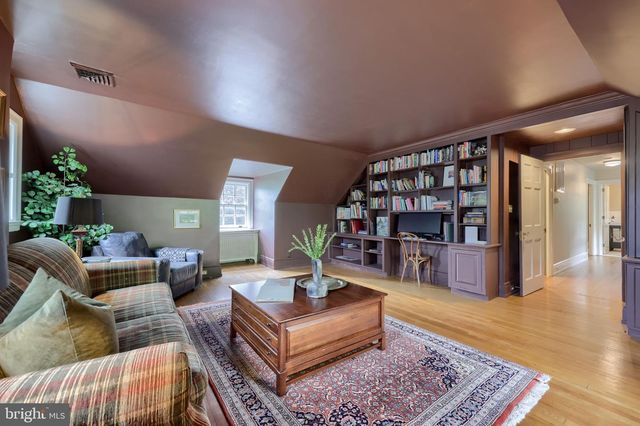 1933 LITITZ PIKE, Lancaster, PA 17601