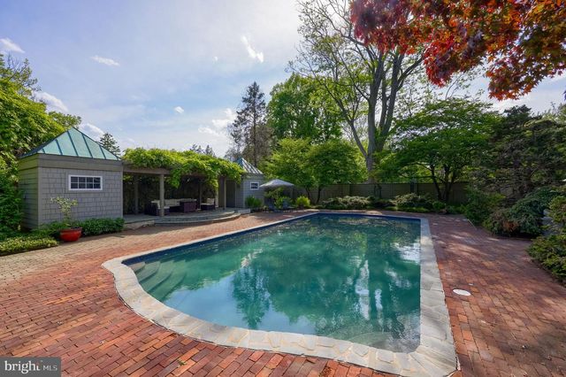 1933 LITITZ PIKE, Lancaster, PA 17601