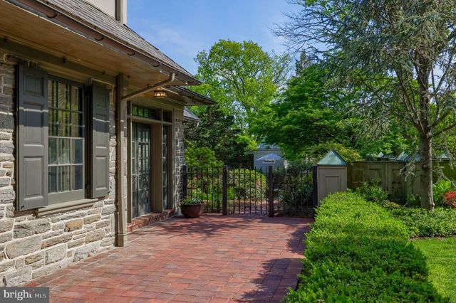 1933 LITITZ PIKE, Lancaster, PA 17601