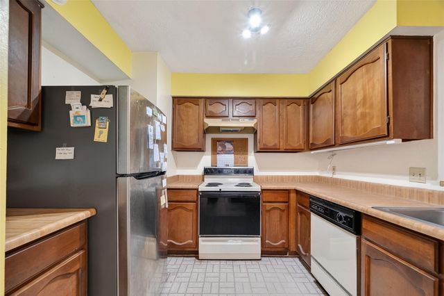 302 Windward Drive, League City, TX 77573