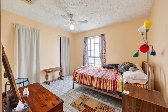 302 Windward Drive, League City, TX 77573