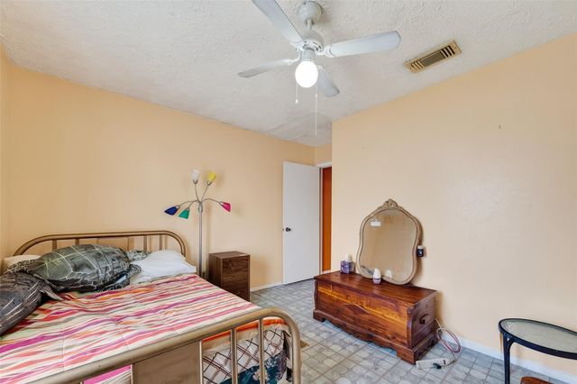 302 Windward Drive, League City, TX 77573