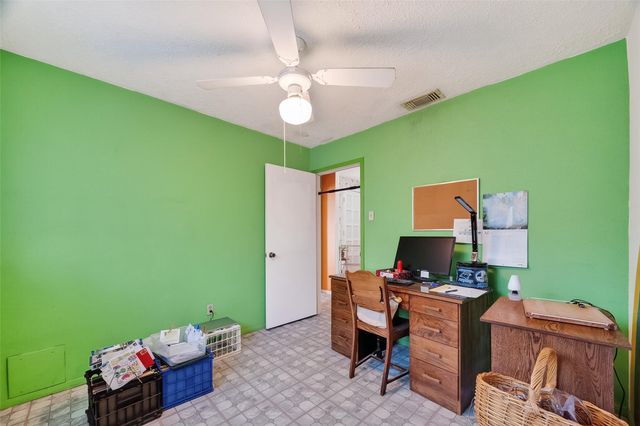 302 Windward Drive, League City, TX 77573