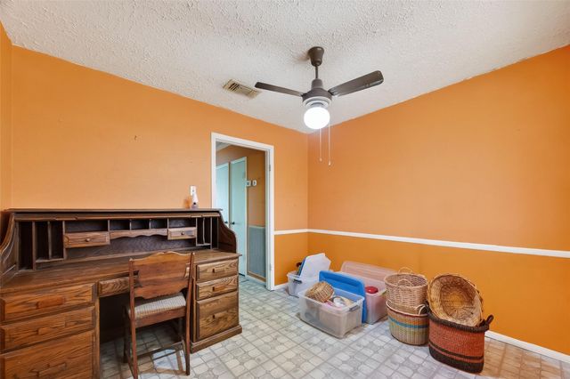 302 Windward Drive, League City, TX 77573