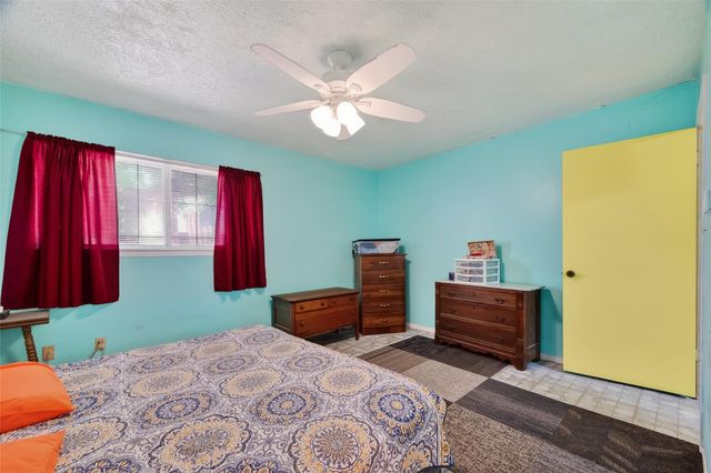 302 Windward Drive, League City, TX 77573