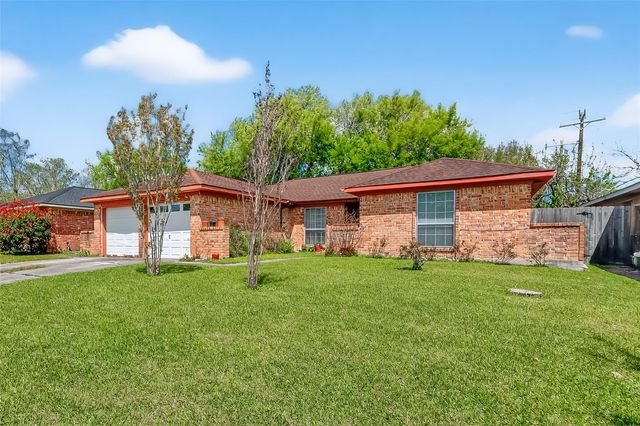 302 Windward Drive, League City, TX 77573