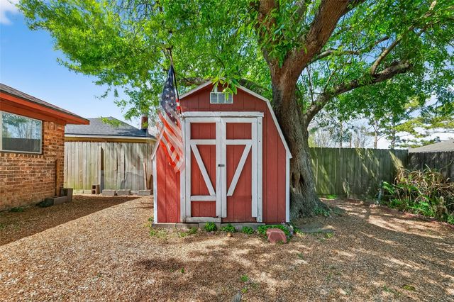 302 Windward Drive, League City, TX 77573